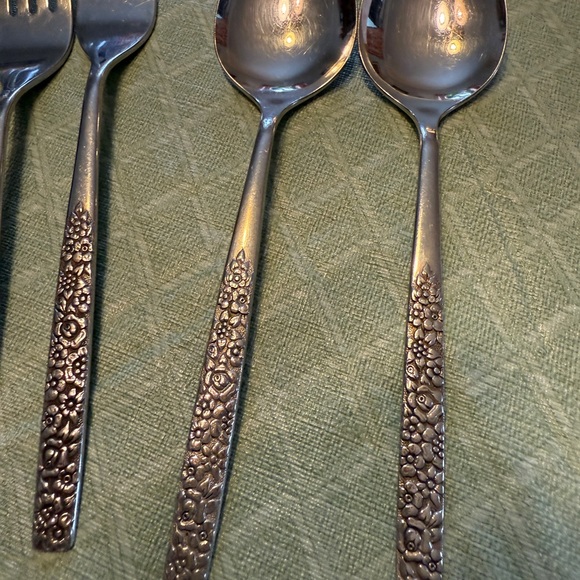 VTG 1960’s ONEIDA FLATWARE WM ROGERS DELUXE MALIBU STAINLESS FLORAL